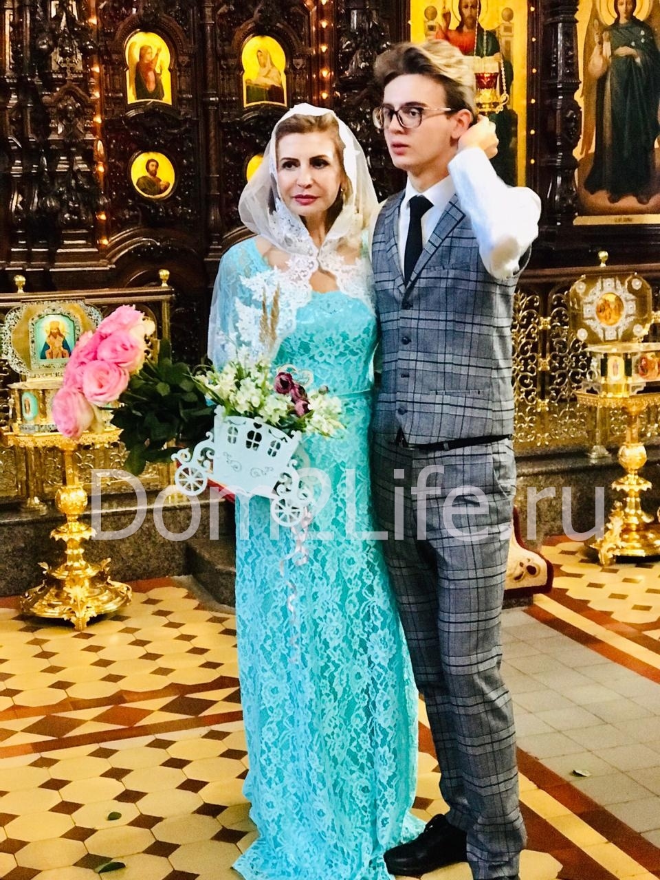 Супруги скрепили семейные узы в храме. 