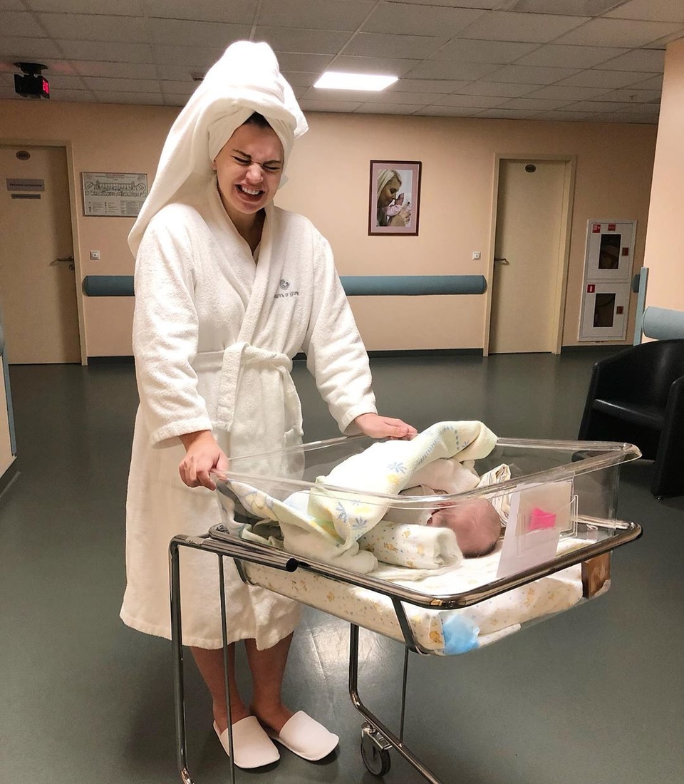 В первые дни после родов Саше было тяжело и эмоционально, и физически Фото: «Инстаграм»