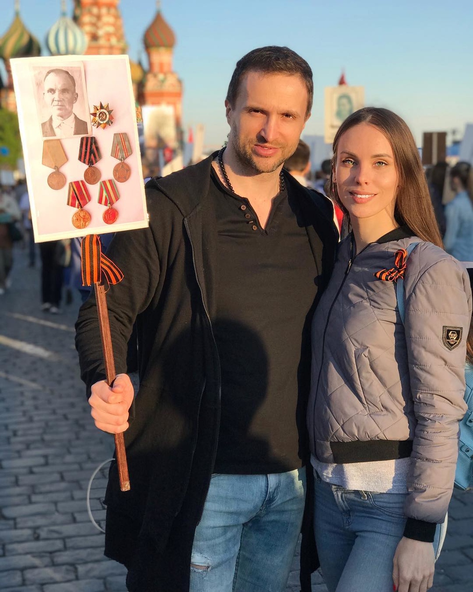 Супруги отметили годовщину свадьбы. 