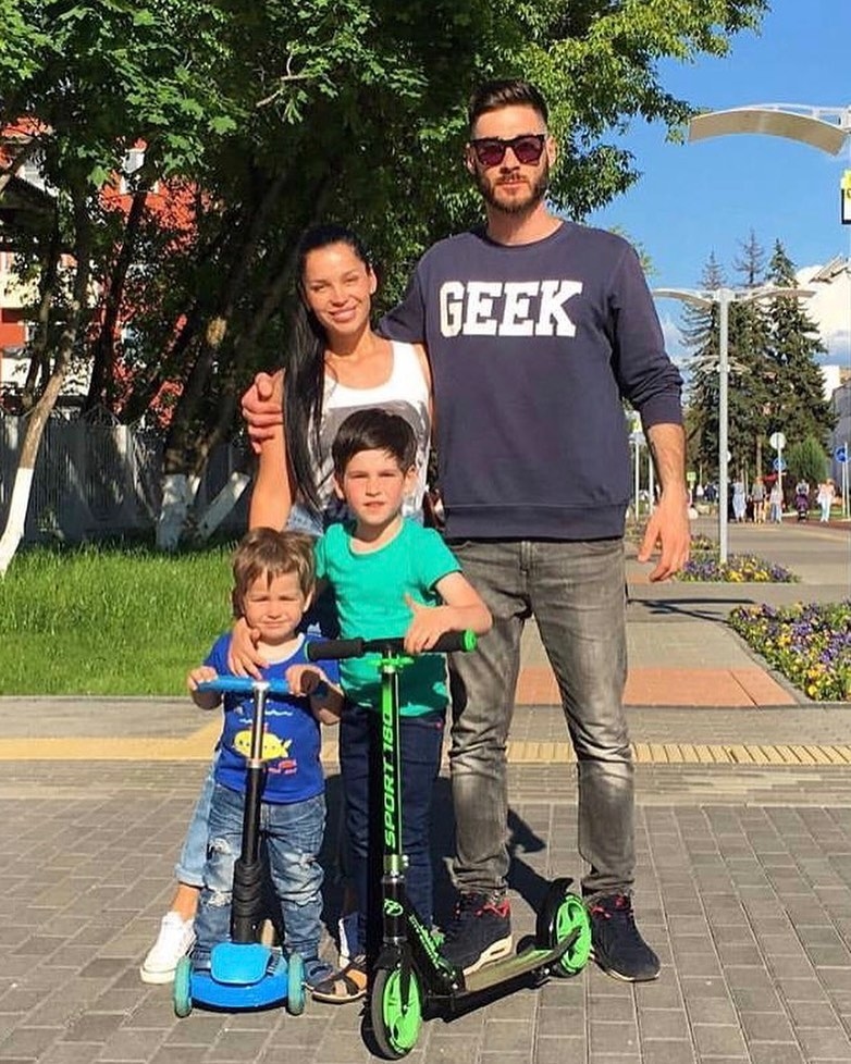 Супруги отметили годовщину свадьбы. 