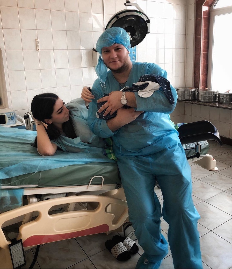 Дима поддерживал Дану во время родов и первым взял сына на руки Фото: «Инстаграм»