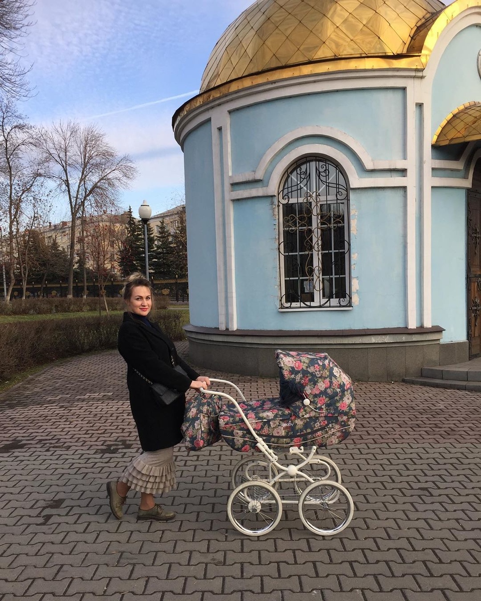 Лера Мастерко на прогулке с сыном Фото: «Инстаграм»