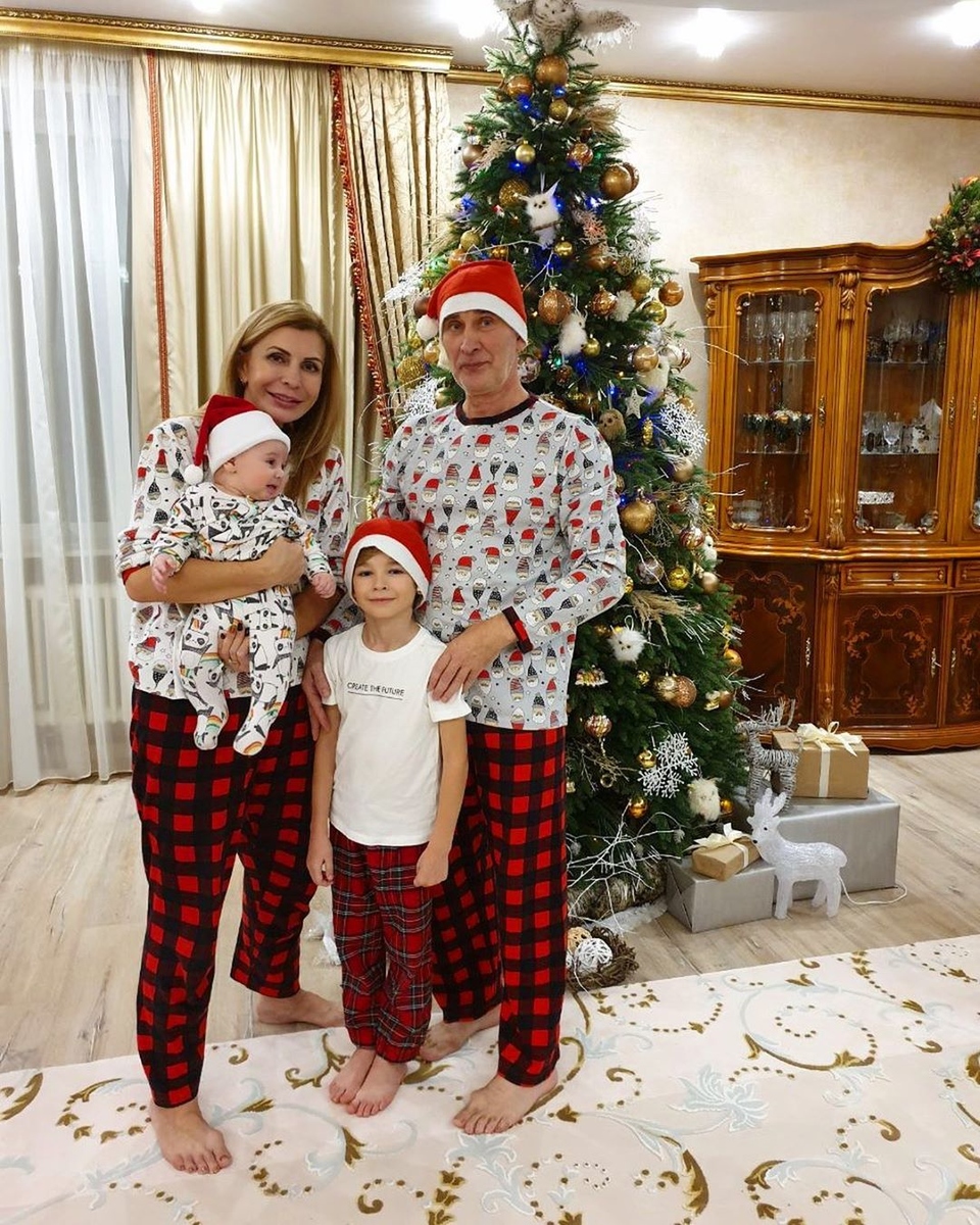 Ирина и Юрий Агибаловы нарядились в новогодние пижамы Фото: «Инстаграм»