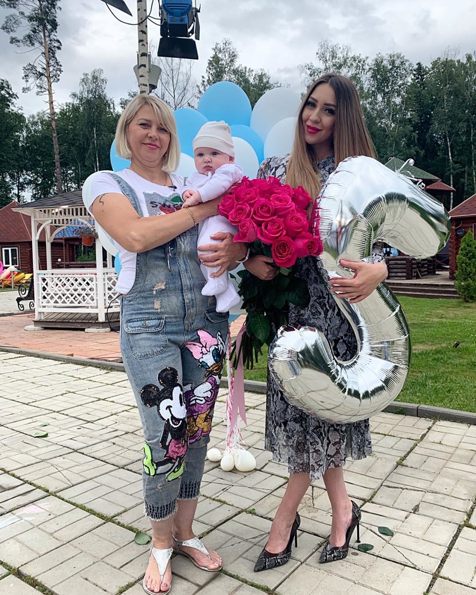 Татьяна помогает дочери с сыном Фото: «Инстаграм»