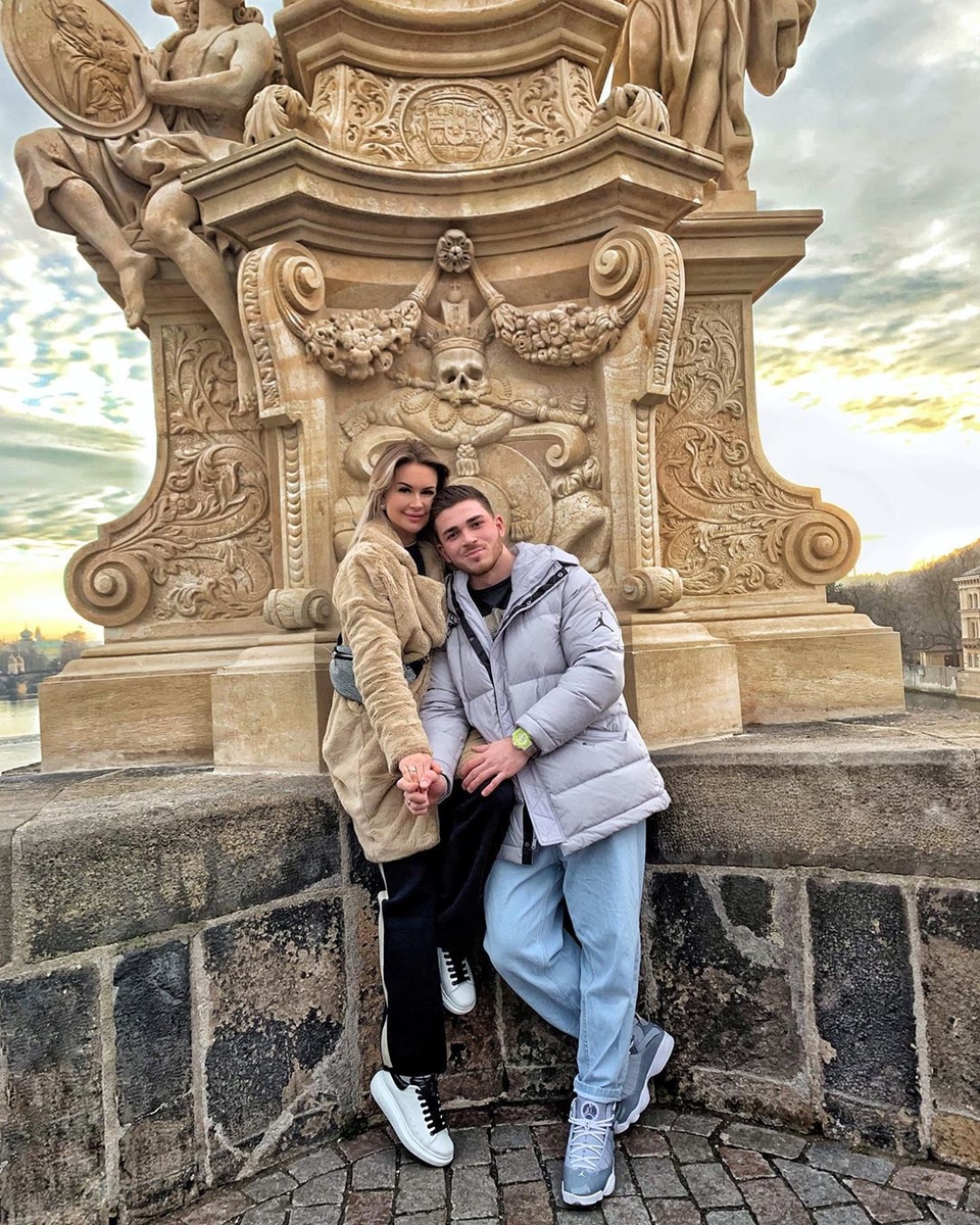 Марина не отходит от мужа ни на шаг Фото: «Инстаграм»