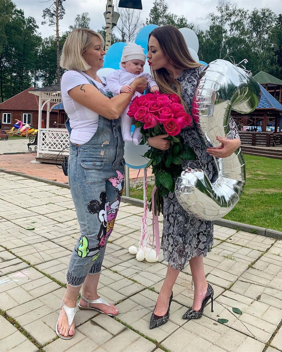 Сегодня у мальчика день рождения. 