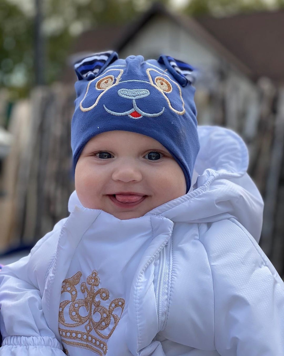 Сегодня у мальчика день рождения. 