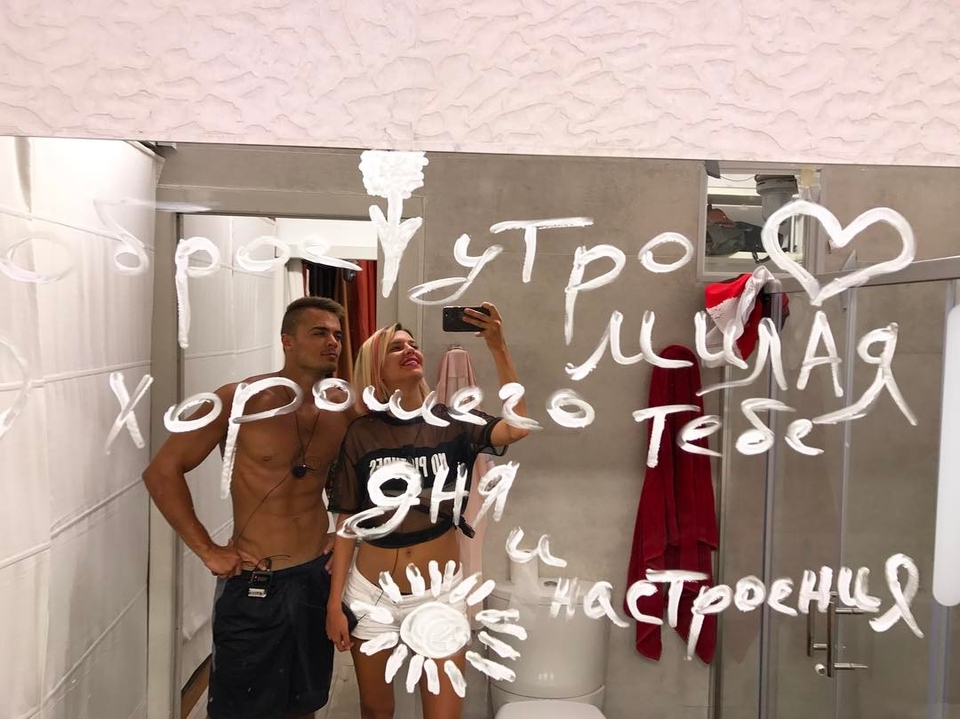 Парень отмечает день рождения. 