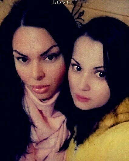 Звезда проекта счастлива в однополых отношениях. 