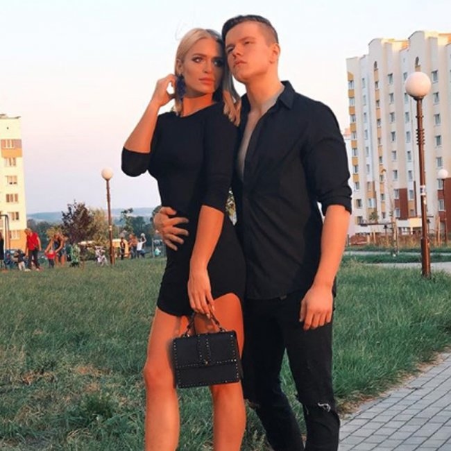 Лёша продолжает писать Насте ​Фото: «Инстаграм»