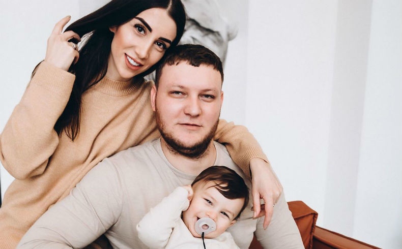 Дана Николенко и Дима Кварацхелия с сыном Макаром Фото: «Инстаграм»