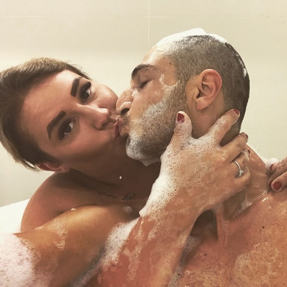 Супруги отмечают важную дату. 