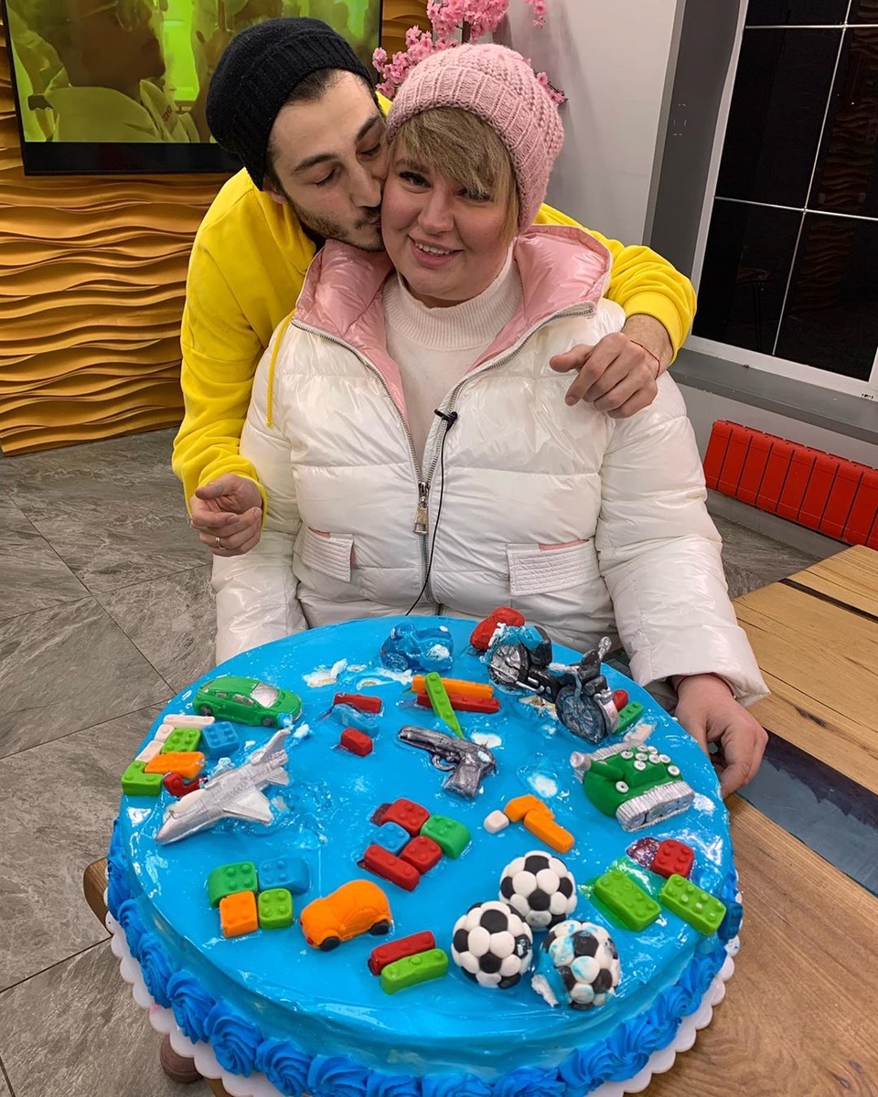 Супруги отмечают важную дату. 