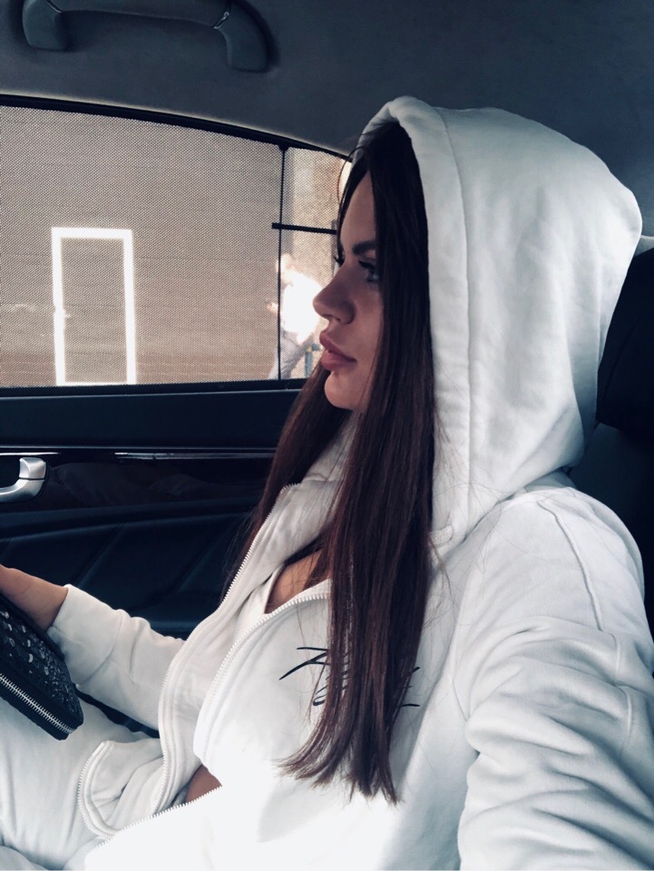 Dom2Life.ru покажет архивные фото девушки. 