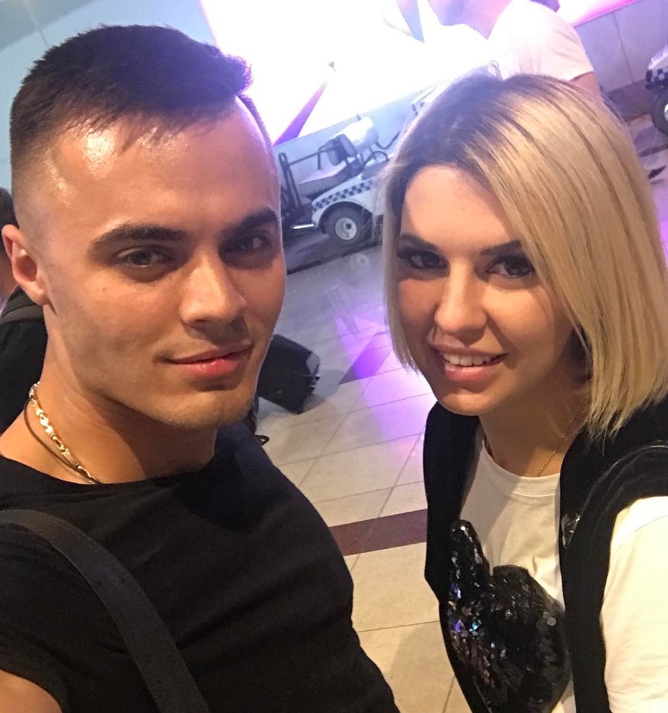 Супруги отмечают важную дату. 