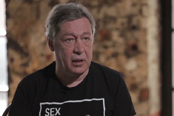 Андрей осуждает Михаила Фото: Кадр видео 