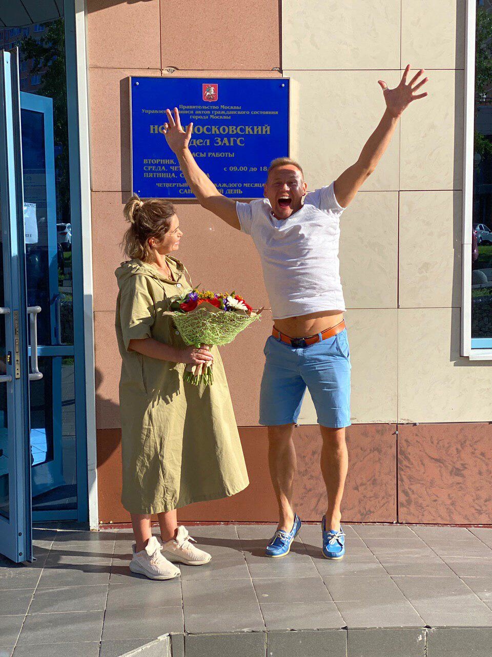Меньщиков и Ангелина подали заявление в загс Фото: Архив Dom2Life.ru