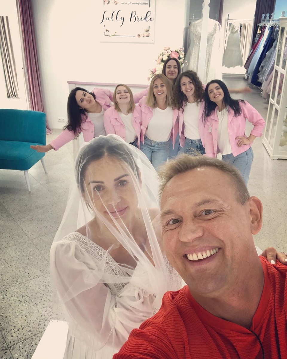 Ангелина выбирает свадебное платье ​Фото: «Инстаграм» 