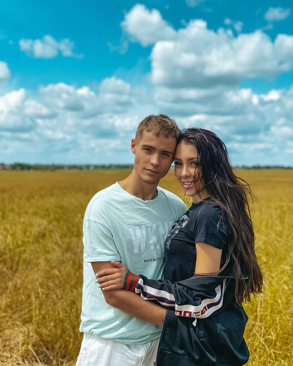 Влюблённые улетели в путешествие. 