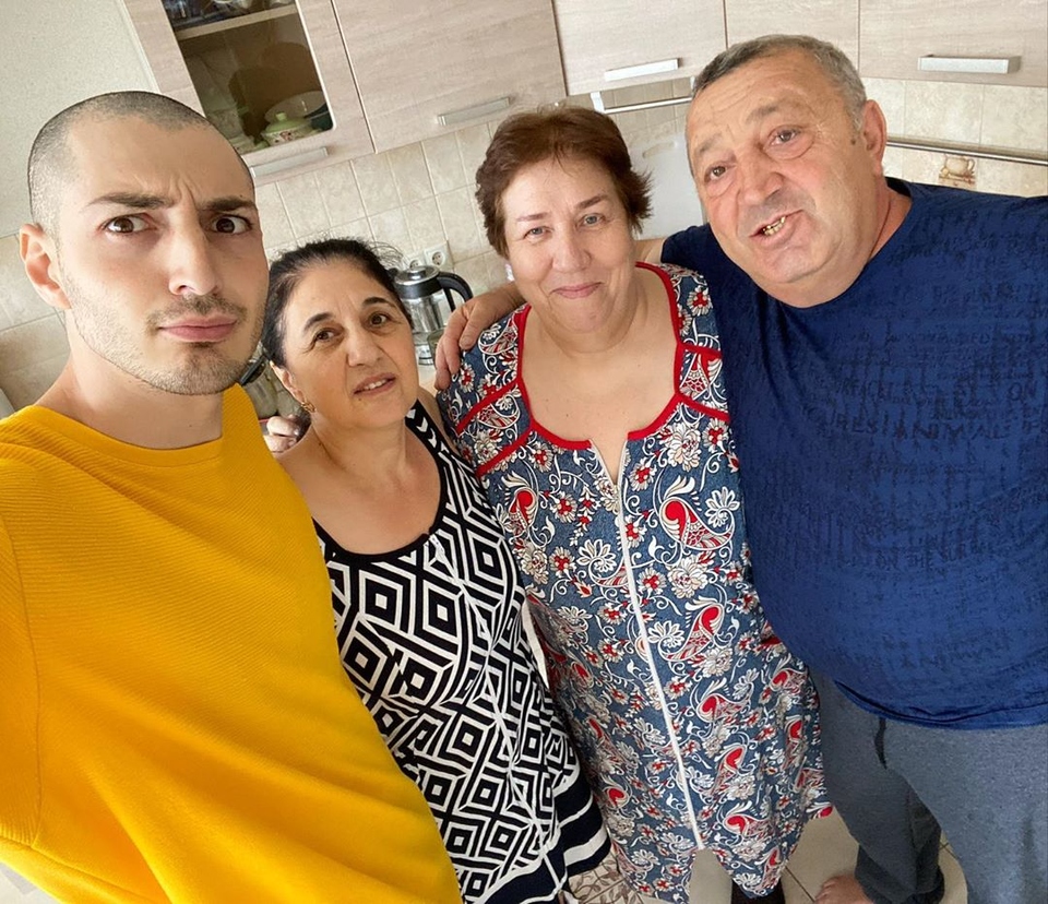 Дома молодую маму с малышом ждёт большая семья Фото: «Инстаграм»