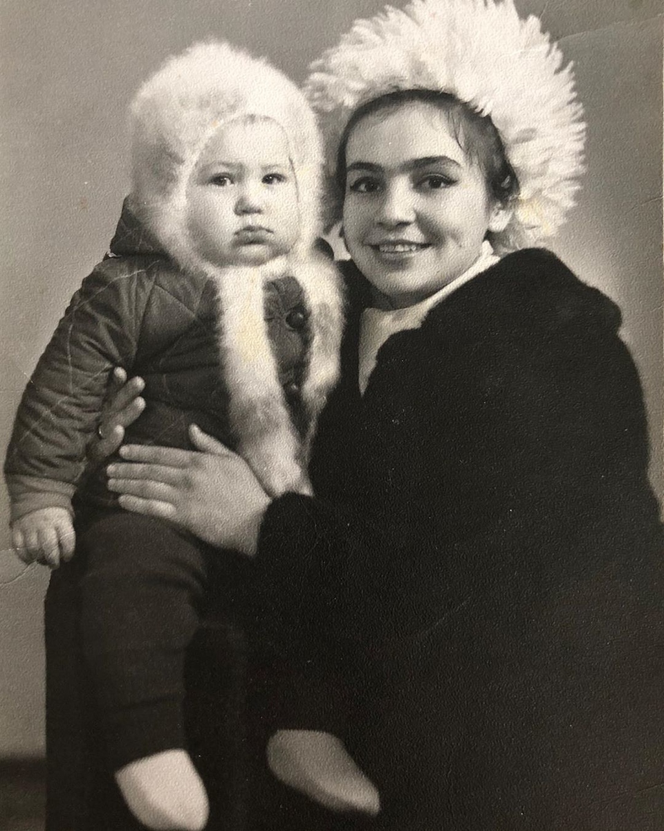 Мама Даны с сыном Русланом, которого не стало в 1991 году Фото: «Инстаграм»