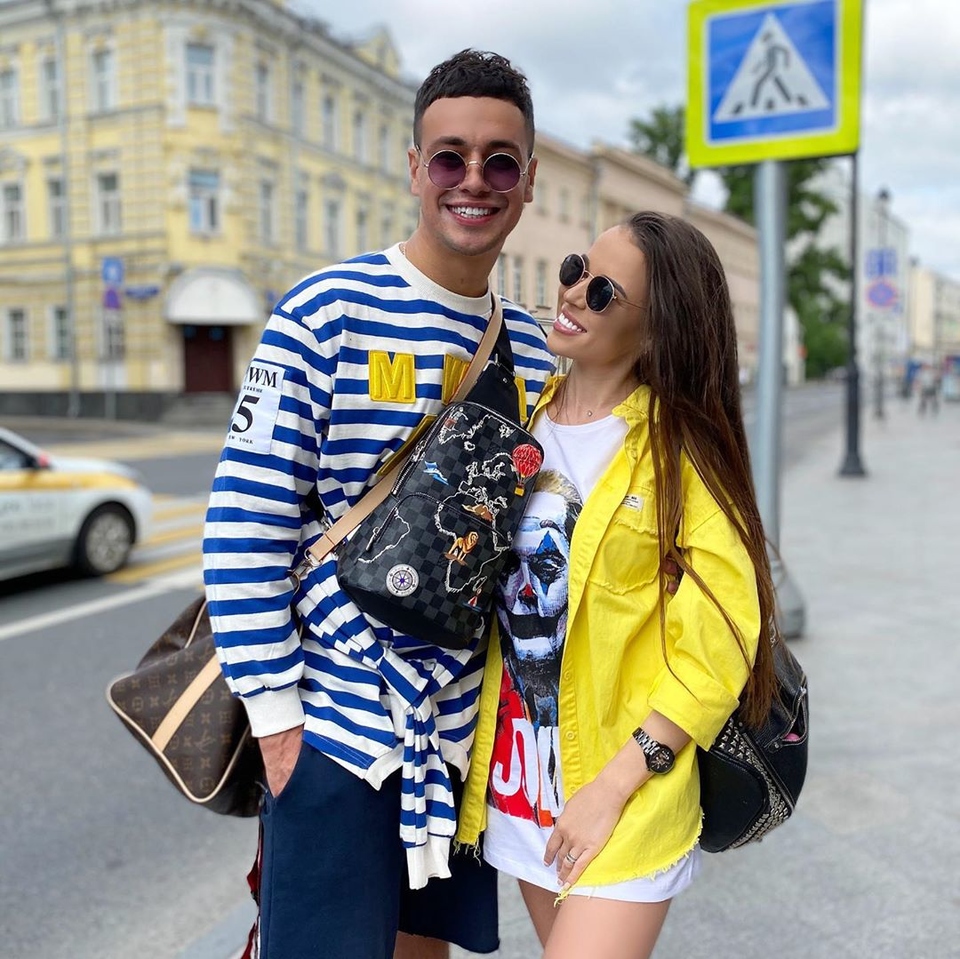 Красотка отмечает день рождения. 