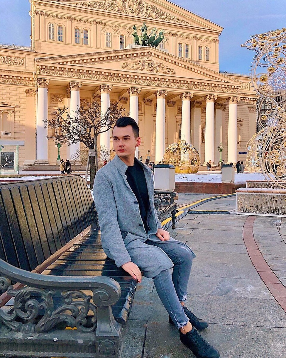 Прораб телестройки отмечает день рождения.