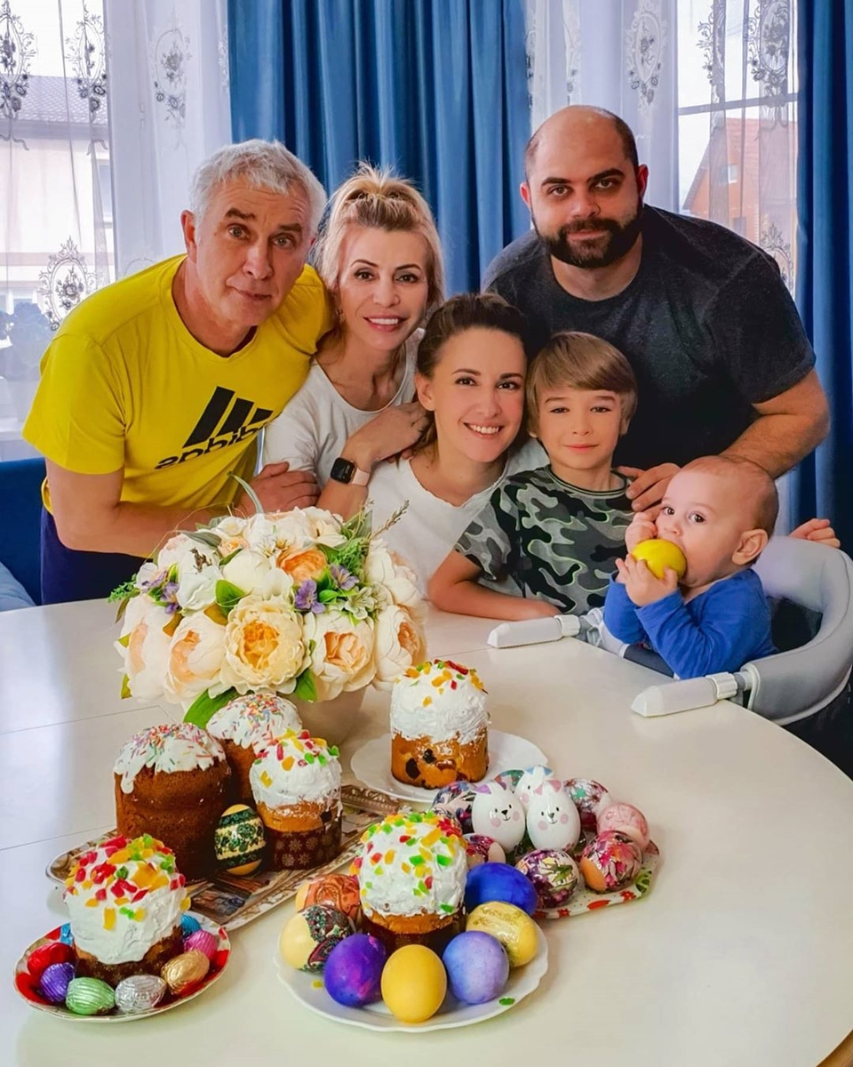 Ирина и Юрий Агибаловы намерены постоянно помогать старшей дочери Фото: «Инстаграм»
