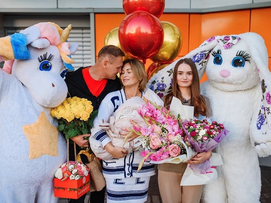 В отличие от комментаторов, супруги в восторге от имени своей дочки Фото: «Инстаграм» 
