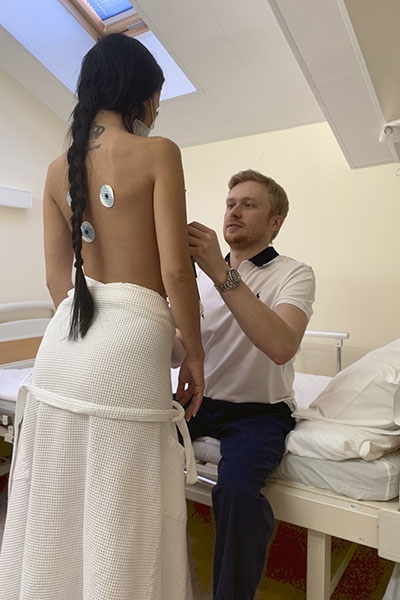 Яна полностью доверяет своему доктору ДмитриюТруфанову Фото: архив Dom2Life.ru