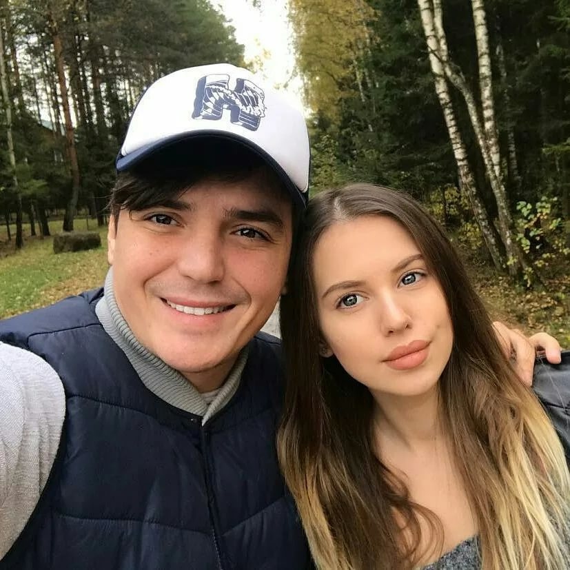 В свое время Кузин и Артемова выиграли конкурс «Свадьба на миллион» на «ДОМе−2»